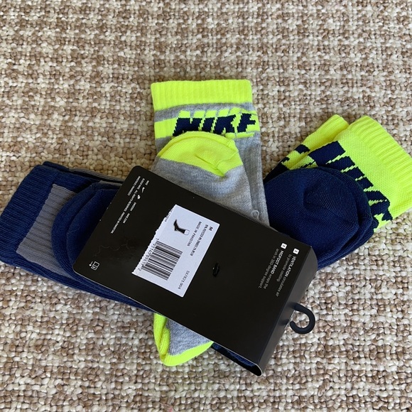 Nike Everyday Cushioned Crew Socks with Dri-Fit Technology, 3-pack - Picture 10 of 16